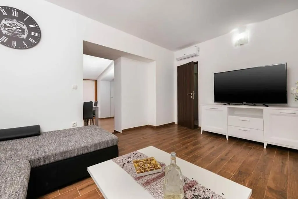 Villa Dajana Loborika 0*,  Croatia